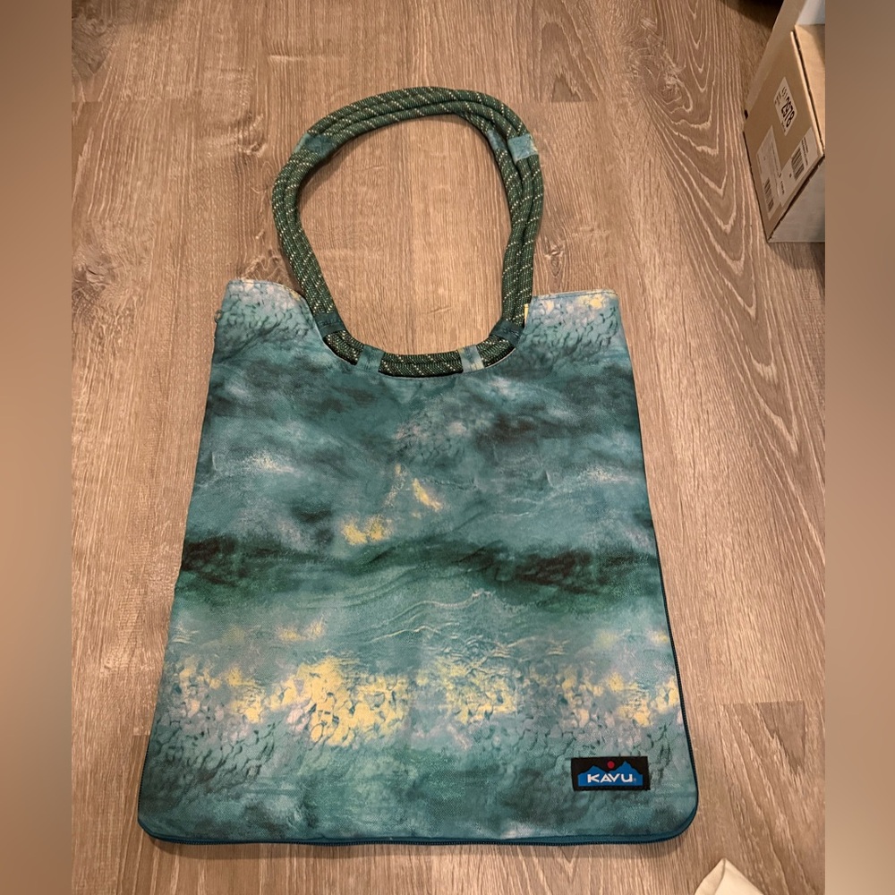 KAVU~Market Bag Large Tote.      17”inches (H) x 15 inches (W) x 6.5 inches (D)